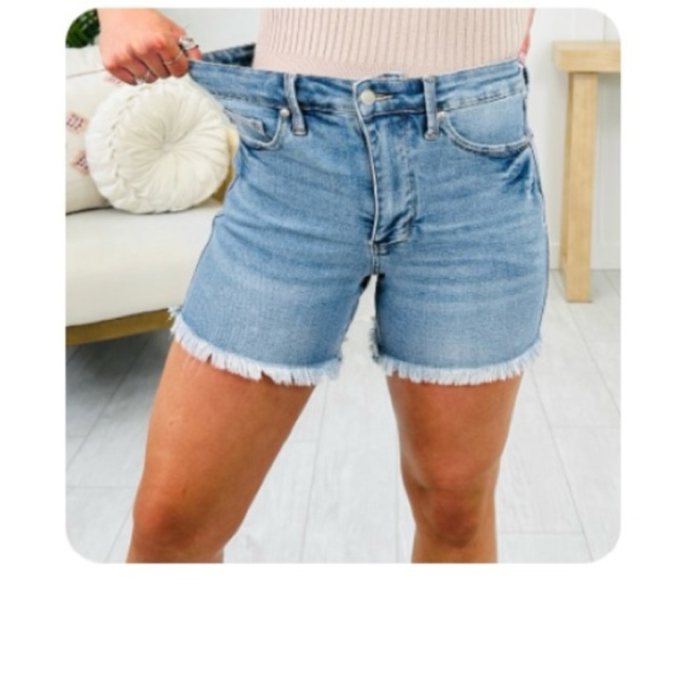 Judy Blue Jean Shorts High-Waisted Blue Tummy control curvy